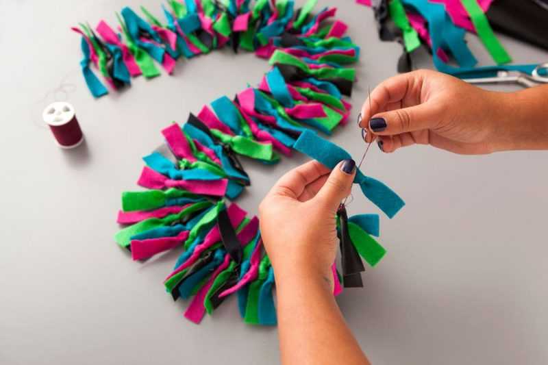 Как сделать тканевые и бумажные гирлянды из флажков своими руками для детского сада и дома