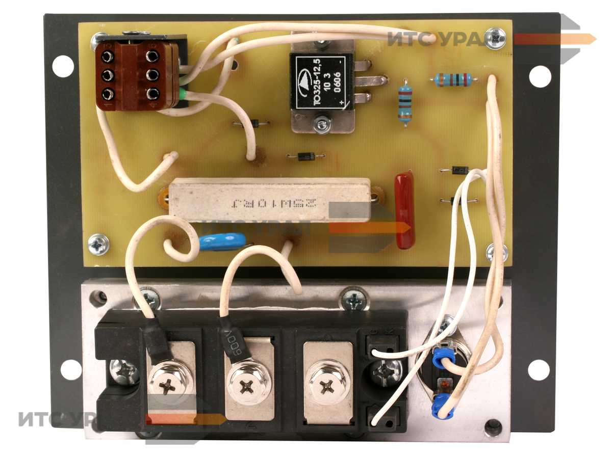 Тиристорный преобразователь для двигателя постоянного тока регулирует работу привода при токе до сотен ампер.