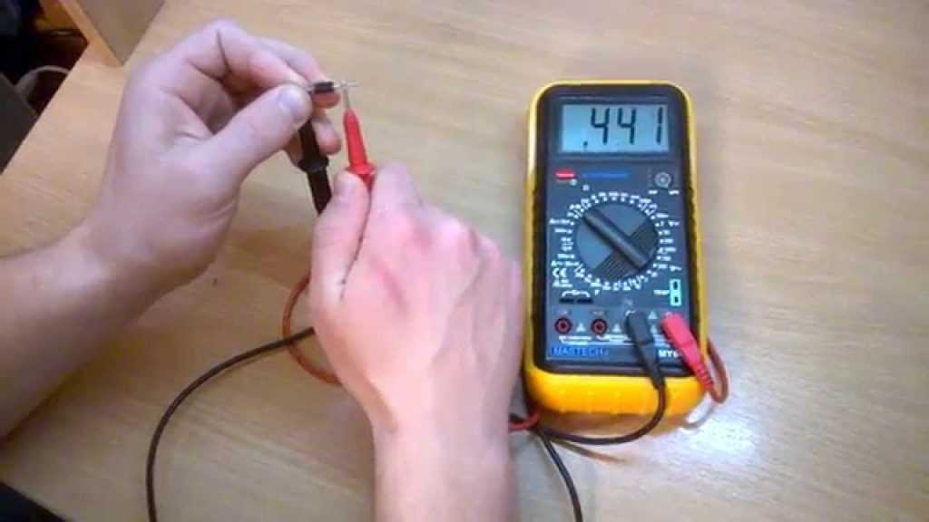 Как проверить варистор мультиметром или подобрать ему аналог?