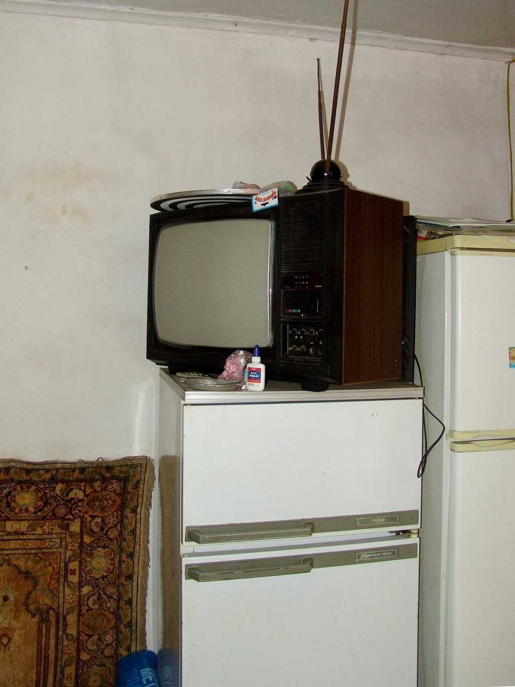 Можно ли ставить телевизор на холодильник - kupihome.ru