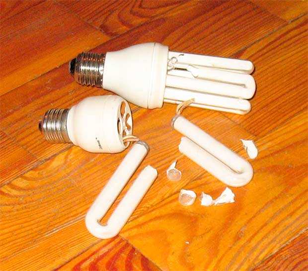 Что делать, если разбилась энергосберегающая лампочка в квартире?
