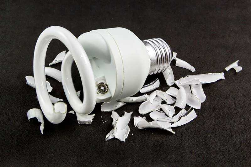 Разбилась энергосберегающая лампочка что делать? - журнал про строительство, ремонт и отделочные материалы