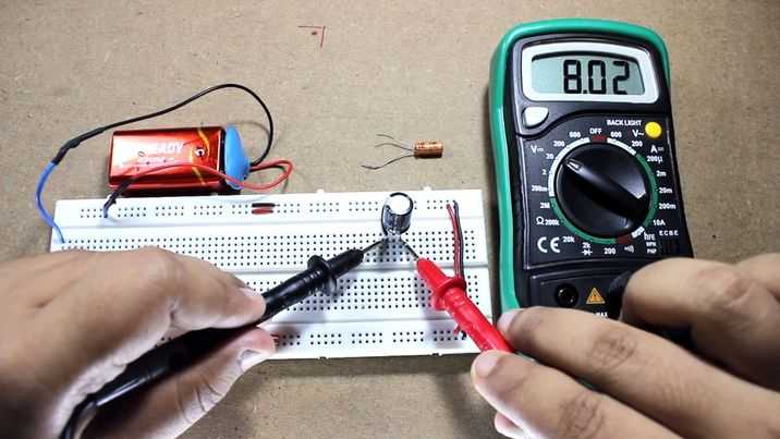 Как прозвонить и проверить конденсатор мультиметром не выпаивая: проверка емкости электролитического, танталового или керамического двухполюсника с видео