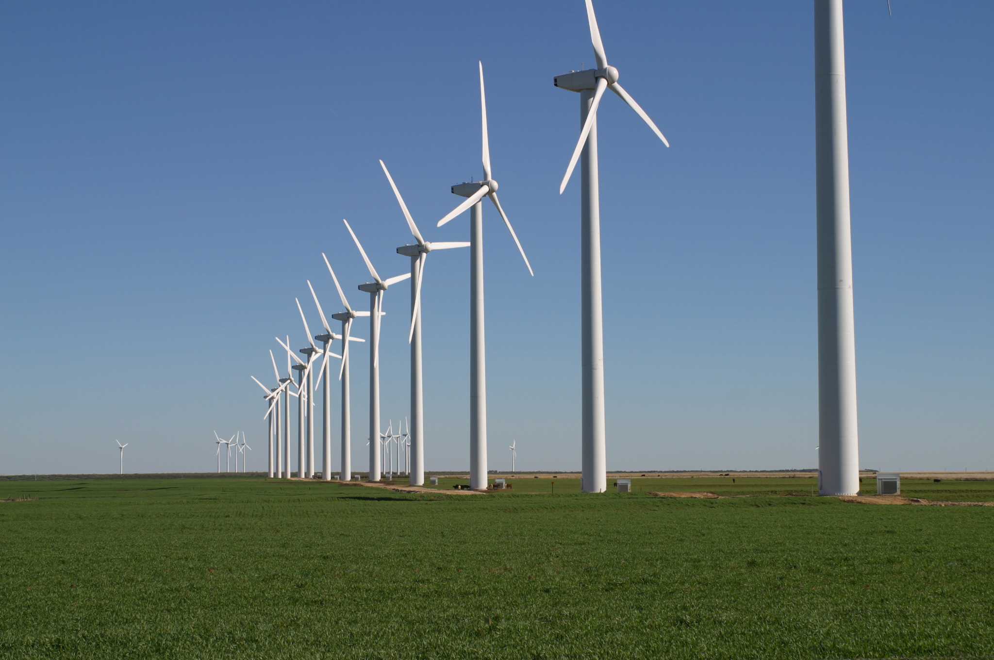 Ветряки для выработки электроэнергии: принцип действия, плюсы и минусы