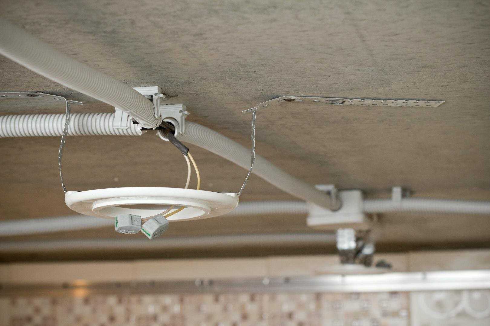 Закладная под люстру в натяжном потолке: варианты установки приборов освещения
