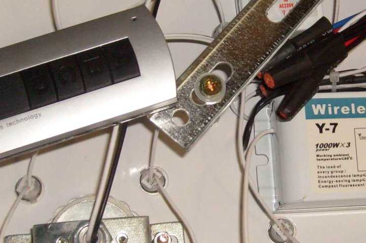 Как подключить люстру (с 2, 3, 5, 6 лампами) к двухклавишному выключателю: инструкция, схемы
