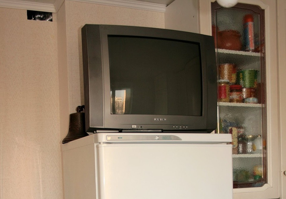 Можно ли ставить что-то на холодильник? телевизор, микроволновку и т.д.