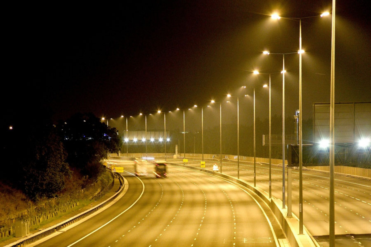 Освещение автодорог. правила освещения современных дорог.