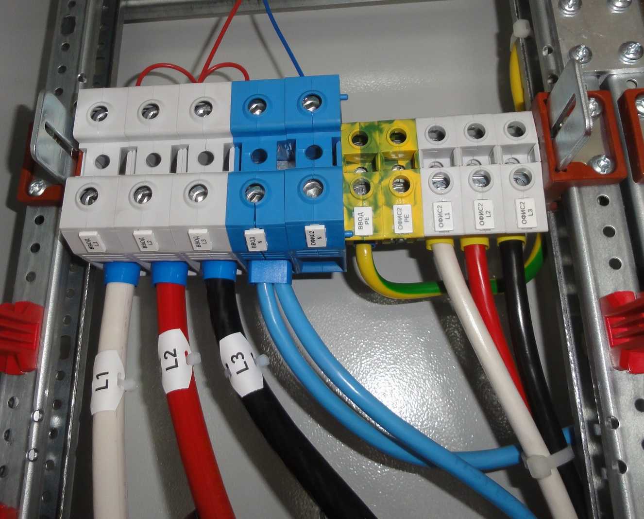 Соединение 3 кабелей