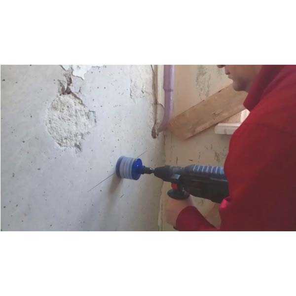 Методы установки розетки в бетонную стену Монтаж розеток в бетон Прежде всего нужно разметить стену, выдолбить штробы, проложить проводку