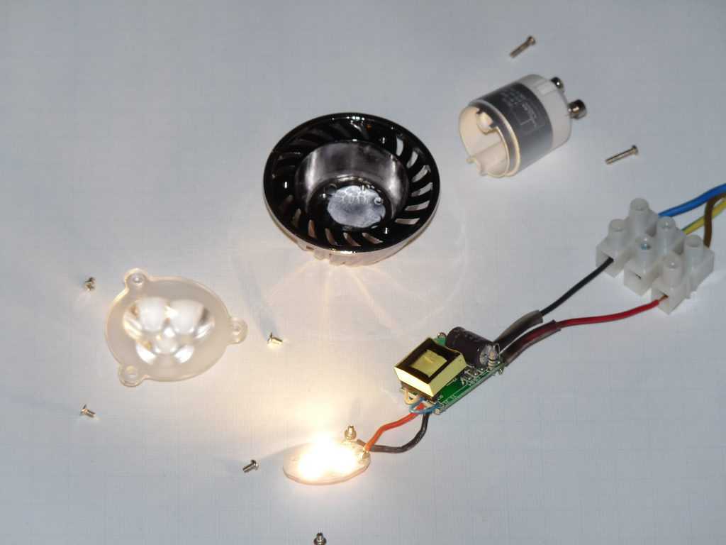 Светодиодная лампа светится при выключенном выключателе — причины и методы устранения