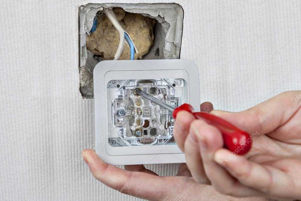 Может ли проводиться замена одноклавишного или двухклавишного выключателя света в квартире: советы электриков