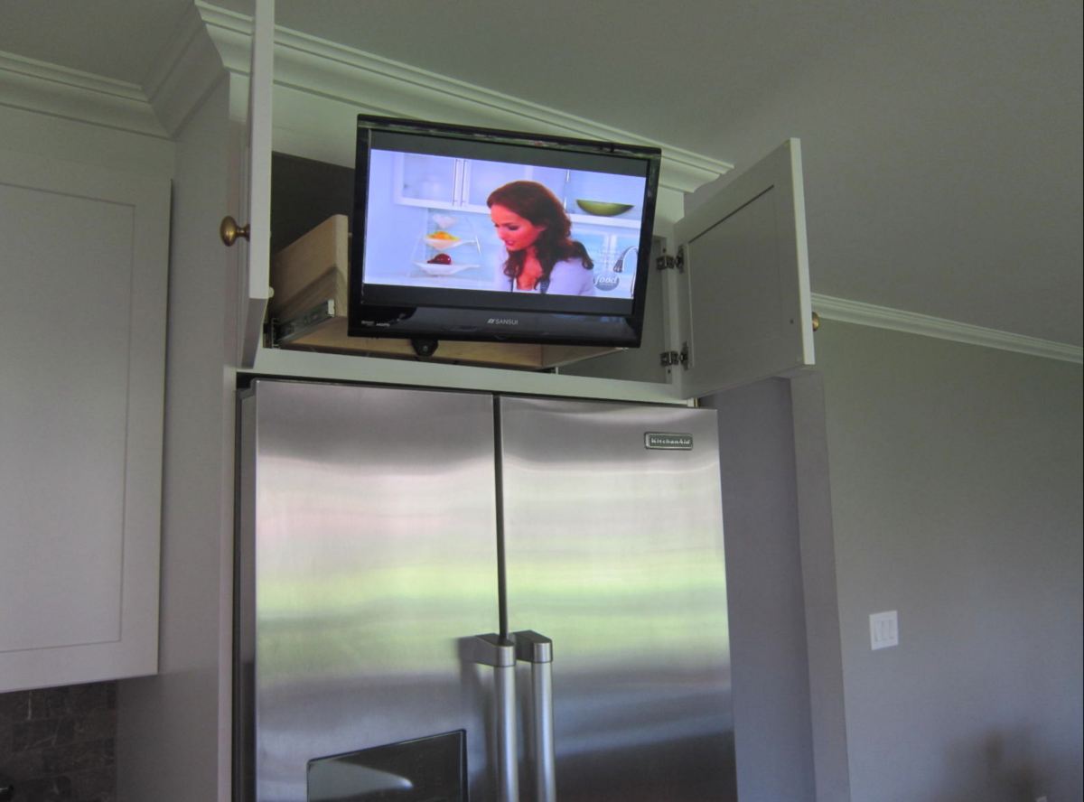 Можно ли ставить телевизор на холодильник, в чем тут риск
