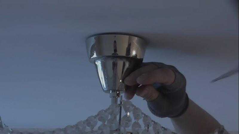 Как снять люстру с натяжного потолка: поменять плафон самому, как заменить на натяжном потолке, видео
